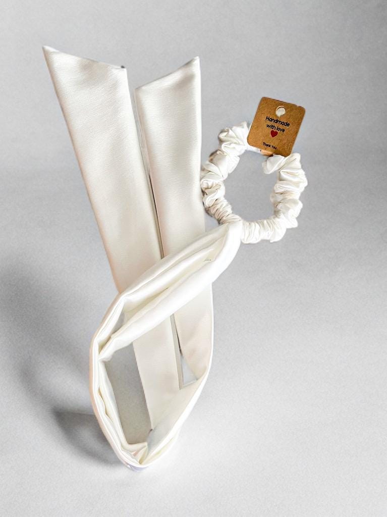 Silky Scrunchie Hair Curler, Heatless Overnight Curls