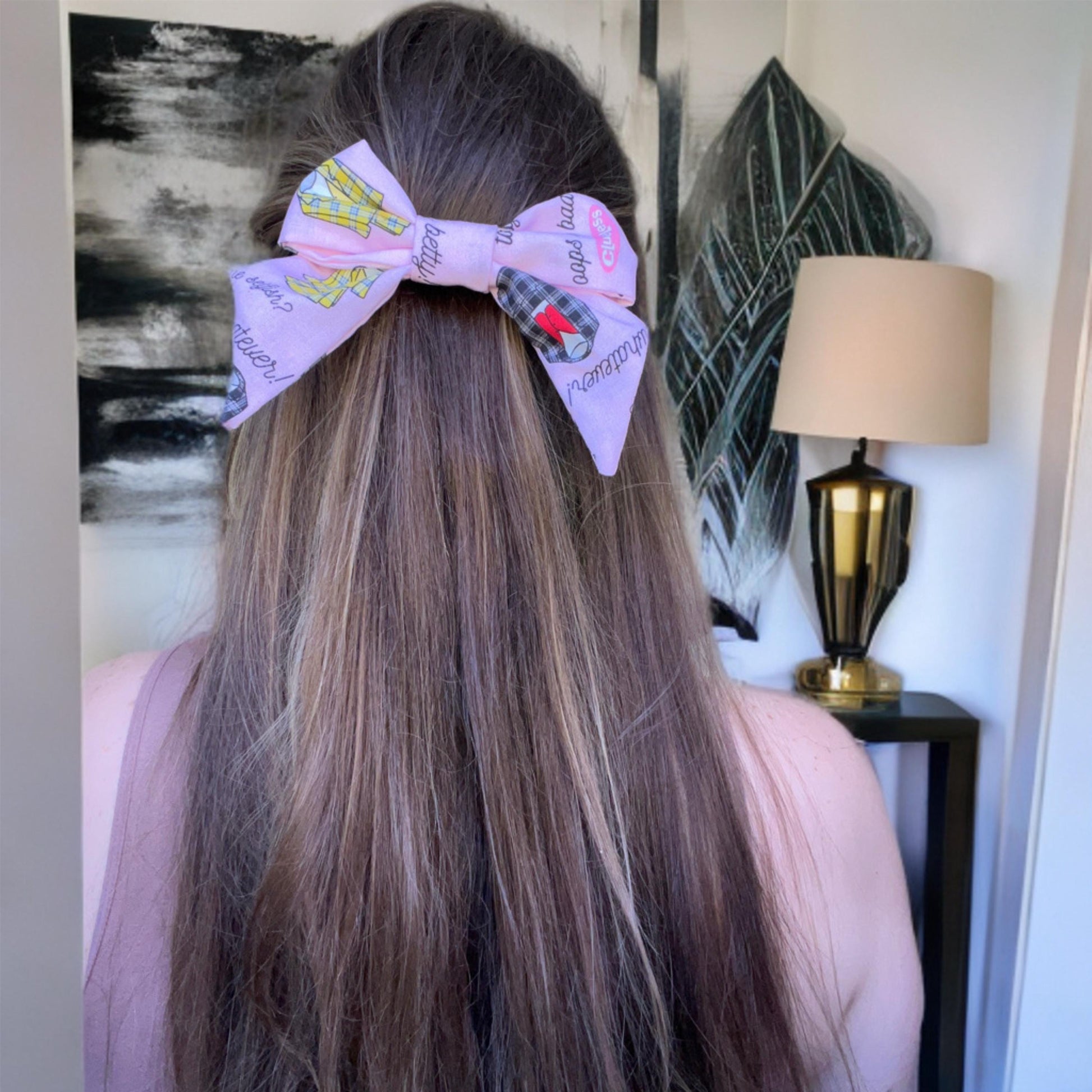 Classic & Sweet
Add a splash of fun to your look with this 5x5 inch pink cotton hair clip, featuring quirky pop art notes and yellow or gray suits. It&#39;s the perfect size for everyday wear or a playful statement at special events.